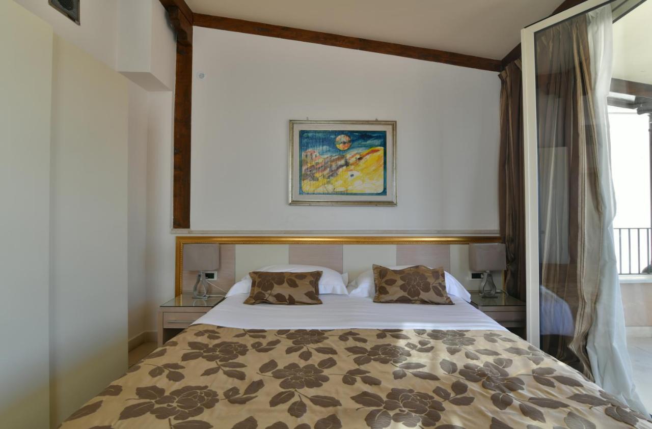 Hotel Le Chevalier Taormina Exteriör bild
